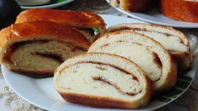 сдобный рулет с повидлом