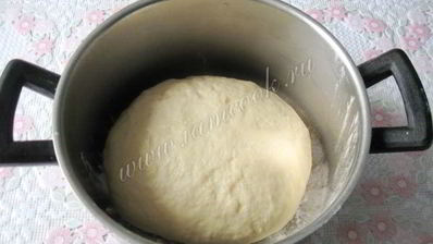 сдобный рулет с повидлом