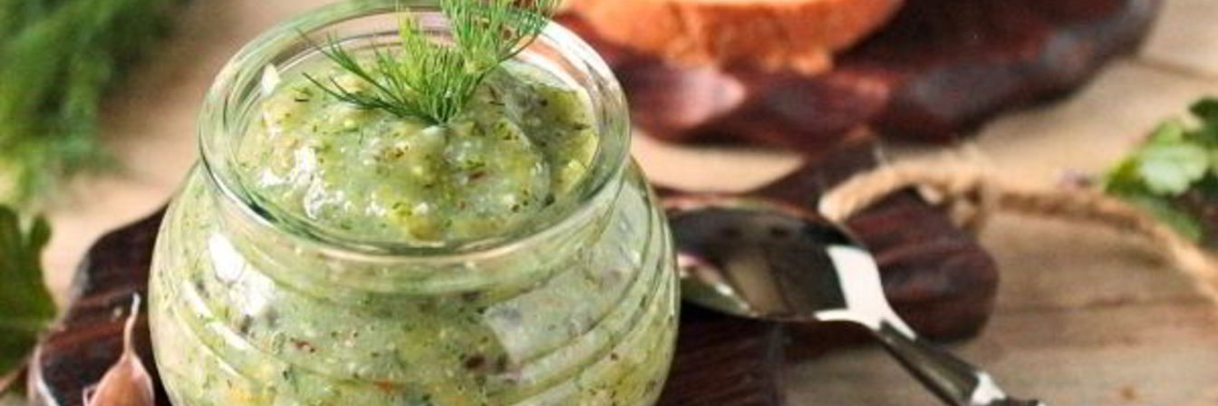 Приправа из крыжовника с чесноком на зиму