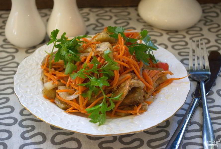 Синенькие с морковкой квашеные