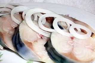 Быстрая скумбрия пряного посола