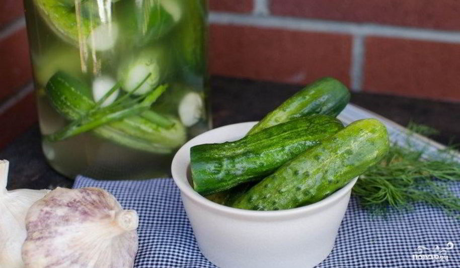 Рецепт быстрых малосольных огурцов в банке