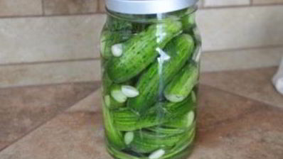 быстрые малосольные огурцы в банке