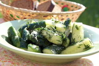 Быстрые малосольные огурцы в пакете