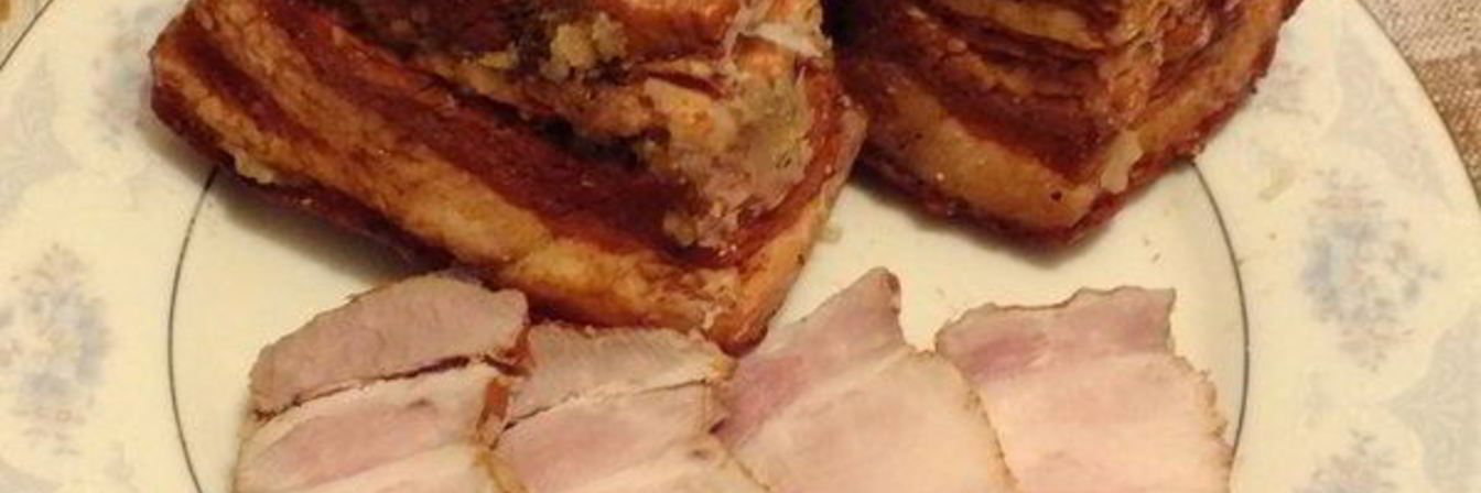 Домашнее сало с чесноком в луковой шелухе