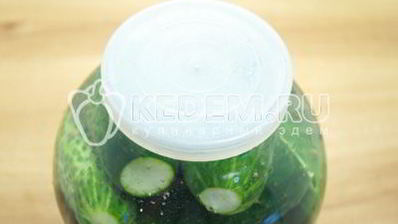 хрустящие малосольные огурцы в банке