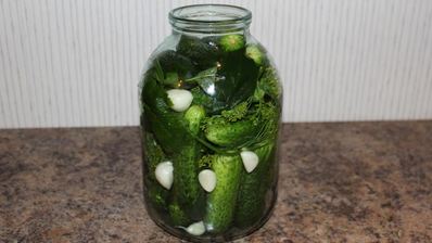 малосольные огурчики горячим способом