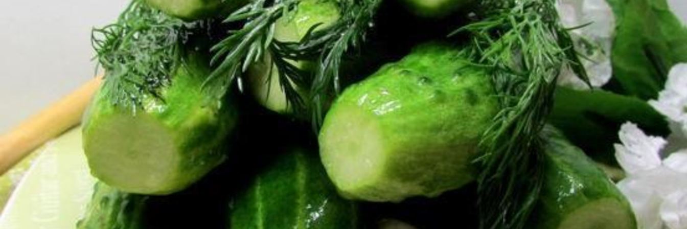 Малосольные огурчики в минеральной воде