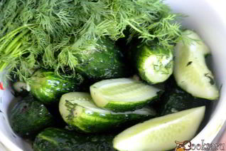 Малосольные огурчики в пакете