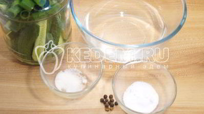 малосольные огурцы хрустящие