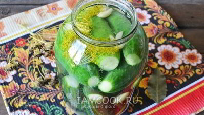 малосольные огурцы с чесноком и укропом