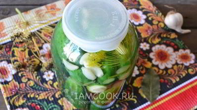 малосольные огурцы с чесноком и укропом