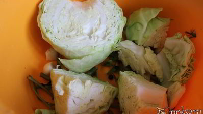 малосольные огурцы с молодой капустой