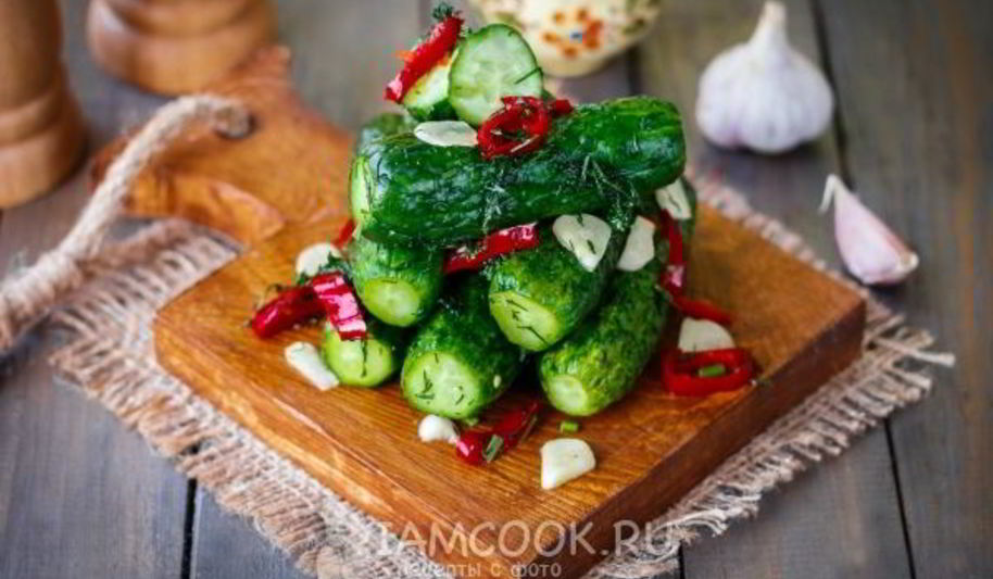 Рецепт малосольных огурцов в пакете с чесноком