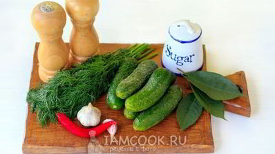 малосольные огурцы в пакете с чесноком