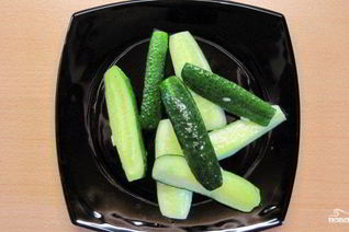 Малосольные огурцы в пакете