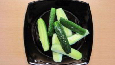 малосольные огурцы в пакете