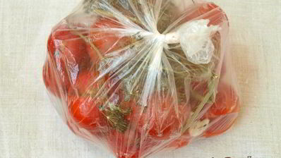 малосольные помидоры в пакете