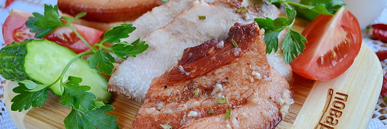 Сало в луковой шелухе