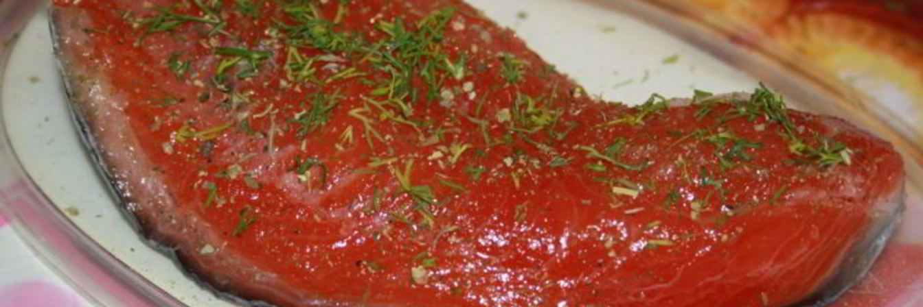 Слабосоленая форель с приправами