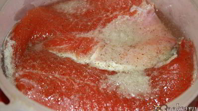 слабосоленая форель с приправами