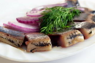 Соленая сельдь в пиве