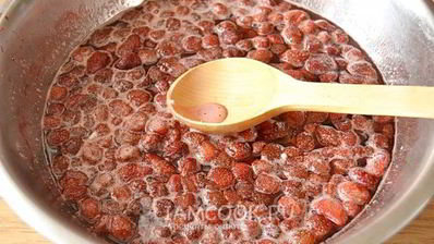 густое варенье из клубники