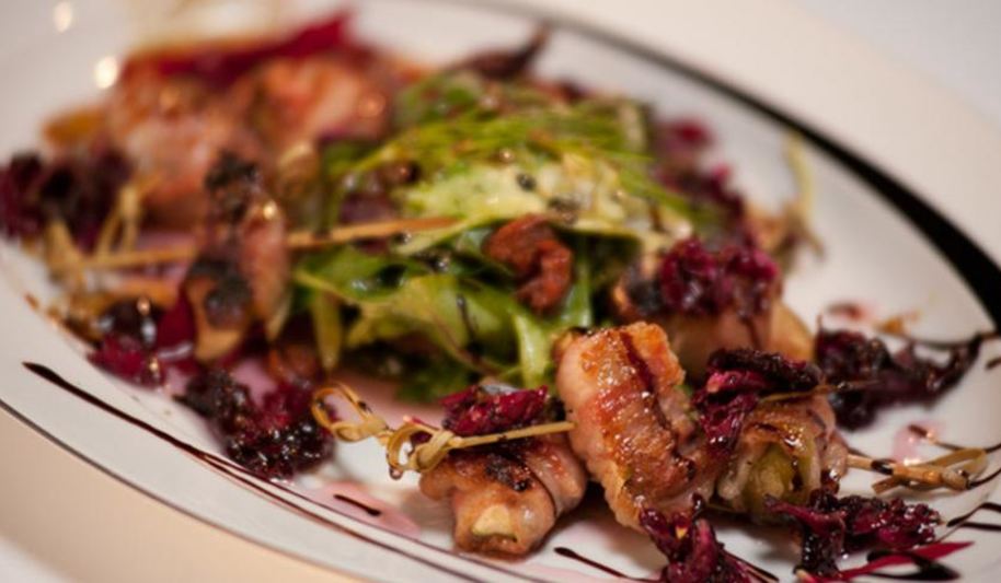 Рецепт инжира в беконе с вареньем из лепестков роз