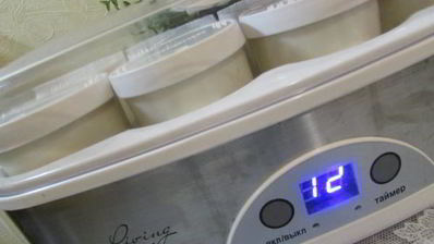 йогурт с вареньем