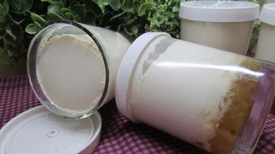 йогурт с вареньем