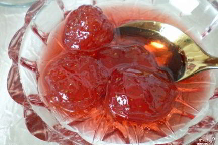 Клубничное варенье янтарное