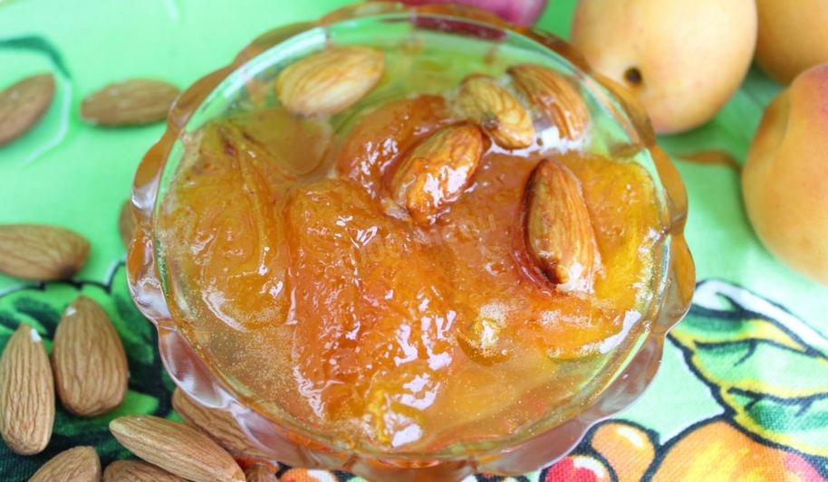 Рецепт варенья из абрикосов без косточек с миндалем
