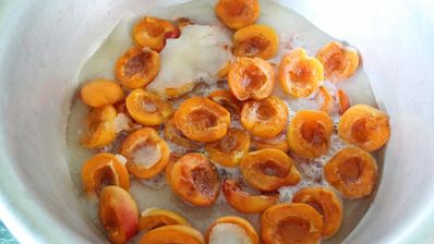 варенье из абрикосов без косточек с миндалем