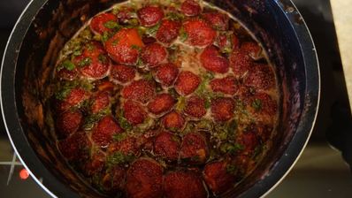 варенье из клубники с лимоном и мятой