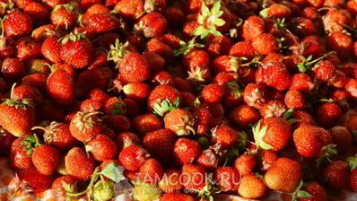 варенье из клубники с цельными ягодами на зиму