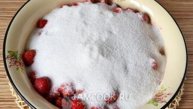 варенье из клубники с цельными ягодами на зиму