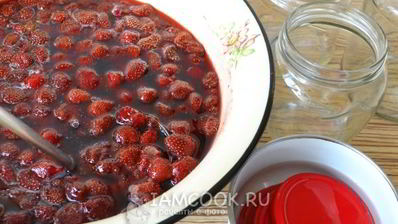 варенье из клубники с цельными ягодами на зиму