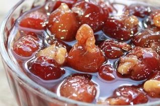 Варенье из красно-желтой черешни с орехами