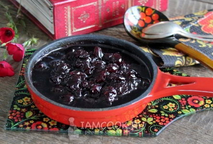 Варенье из замороженной вишни на сковороде