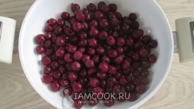 варенье из замороженной вишни на сковороде