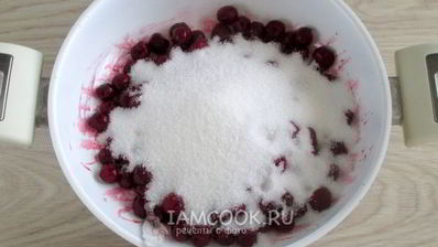 варенье из замороженной вишни на сковороде