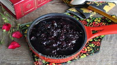 варенье из замороженной вишни на сковороде