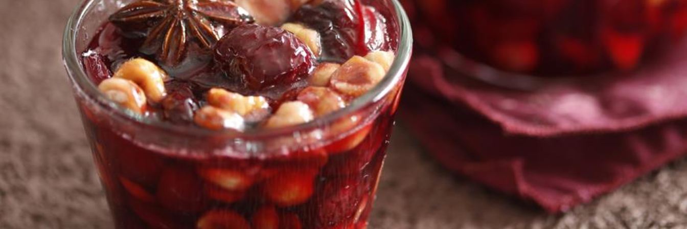Вишневое варенье с фундуком и пряностями