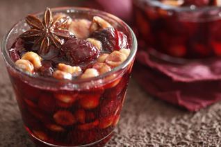 Вишневое варенье с фундуком и пряностями