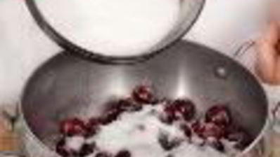 вишневое варенье с фундуком и пряностями