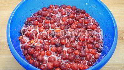 вишневое варенье с косточками