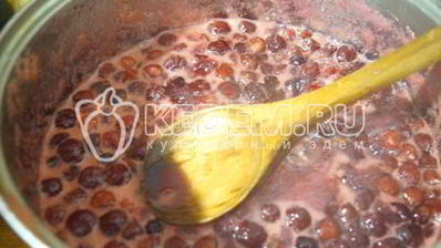 вишневое варенье с косточками