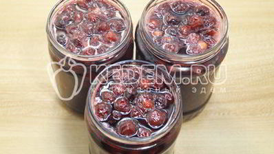 вишневое варенье с косточками