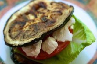 Башенки из баклажан с козьим сыром