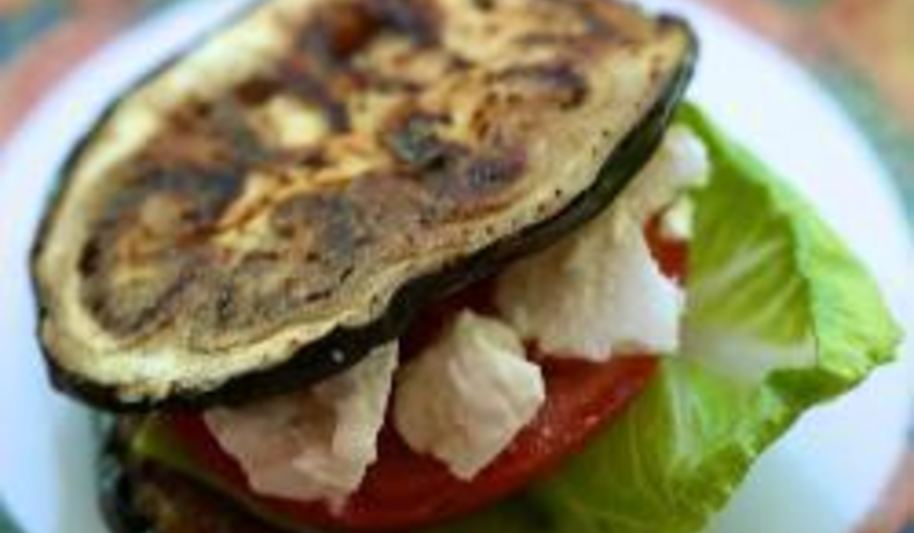 Рецепт башенок из баклажан с козьим сыром